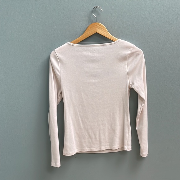 • CUTOUT TOP • - Picture 2 of 2